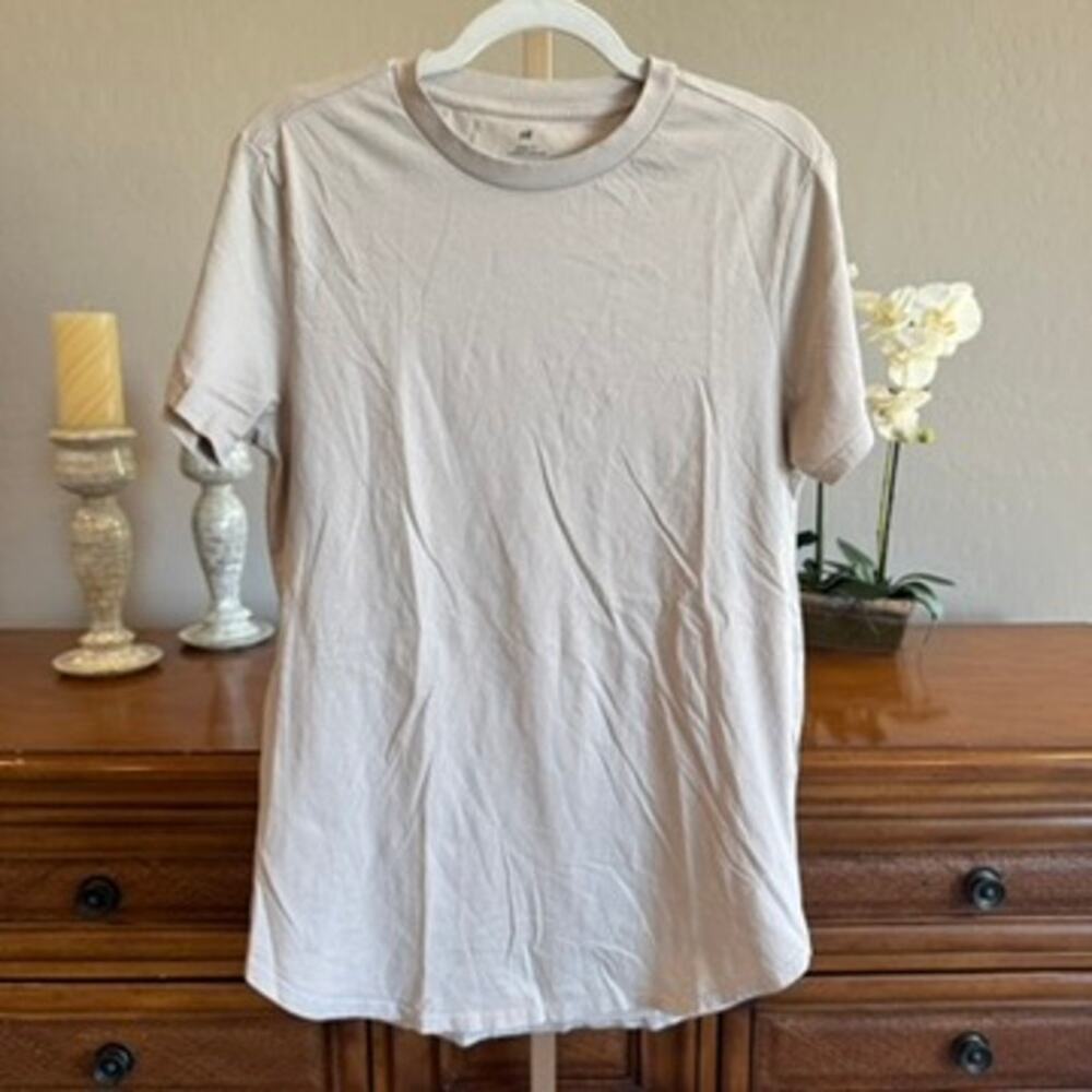H&M Long Fit Crew Neck Curved Hem Tee Size M Beige